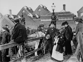 Blinder Mann auf einem Markt, ca. 1890er Jahre
